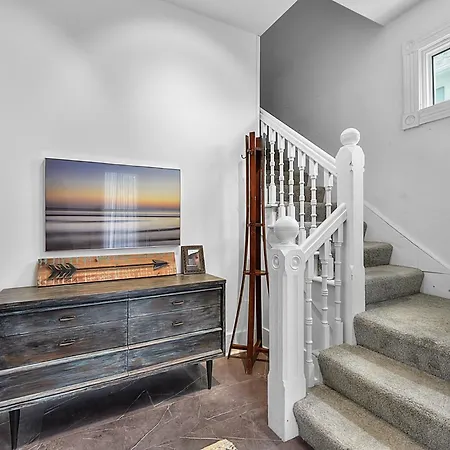 Beautiful Private 2B Apartment In Midtown Omaha